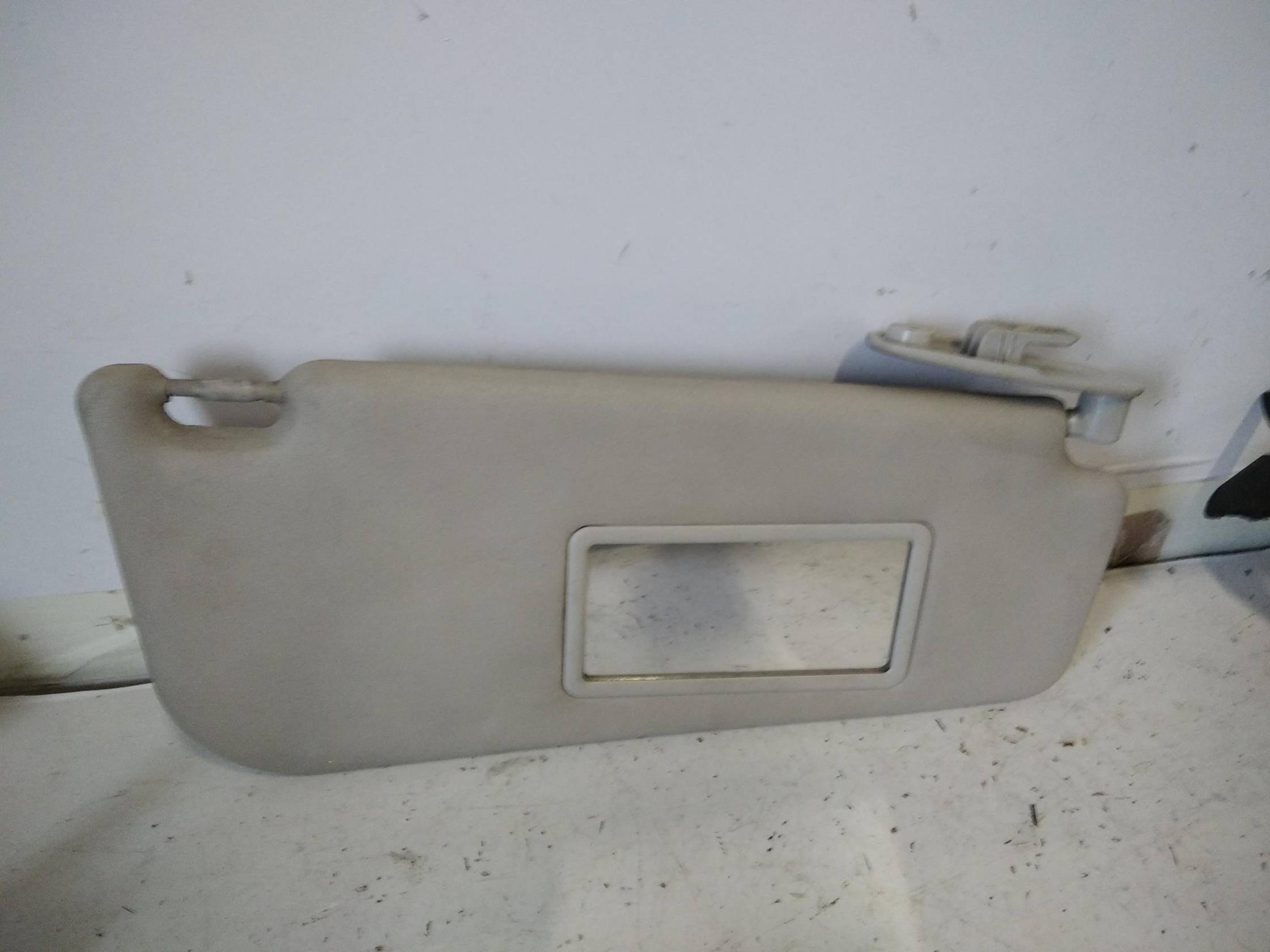 Aletta parasole parabrezza dx.